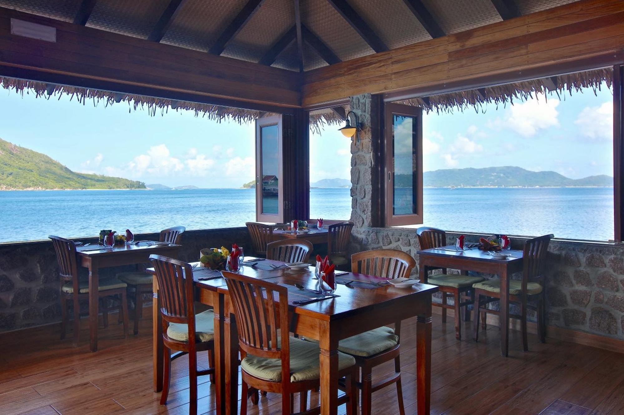 シャレー コート メール Baie Sainte Anne エクステリア 写真
