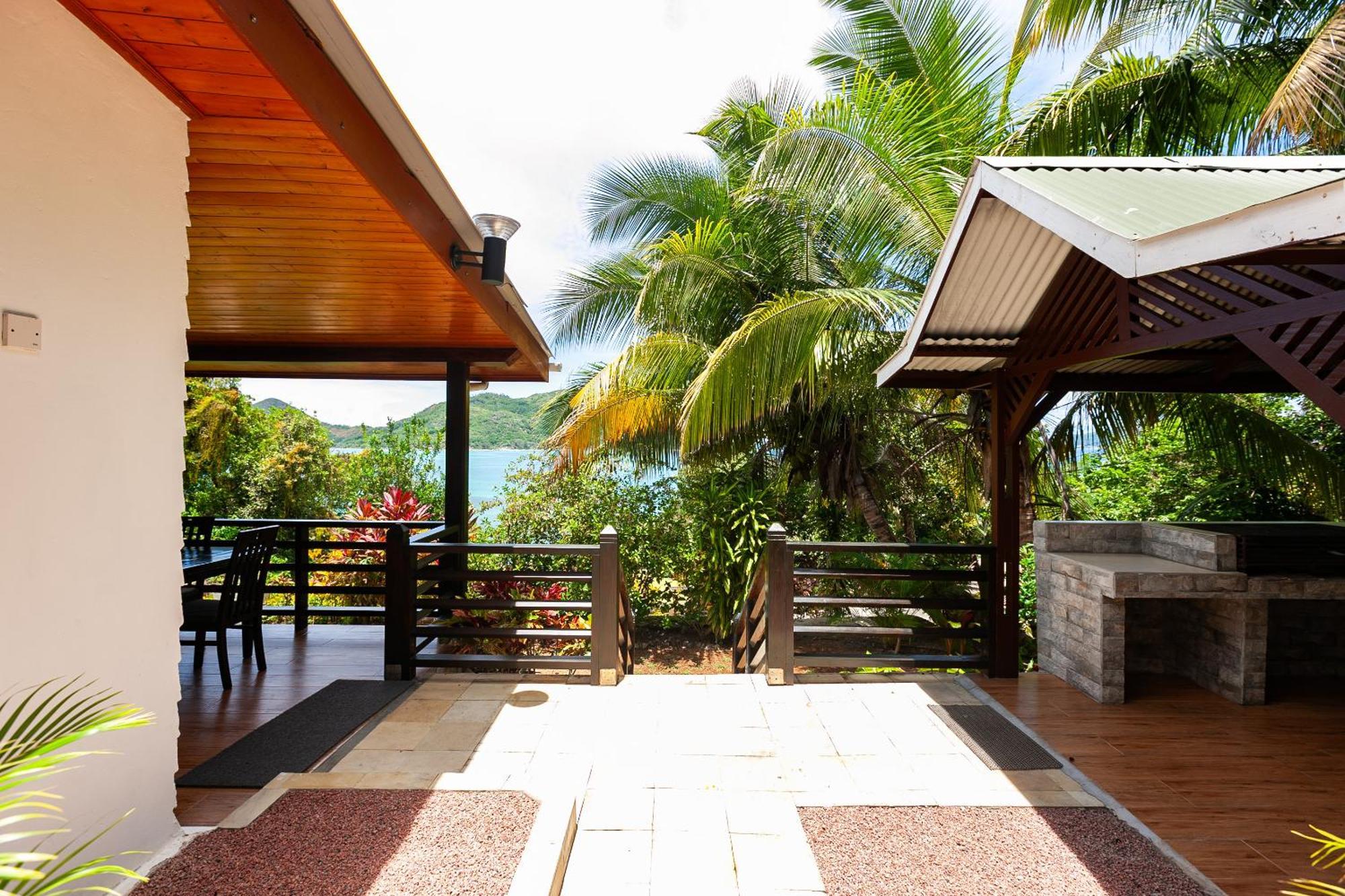 シャレー コート メール Baie Sainte Anne エクステリア 写真